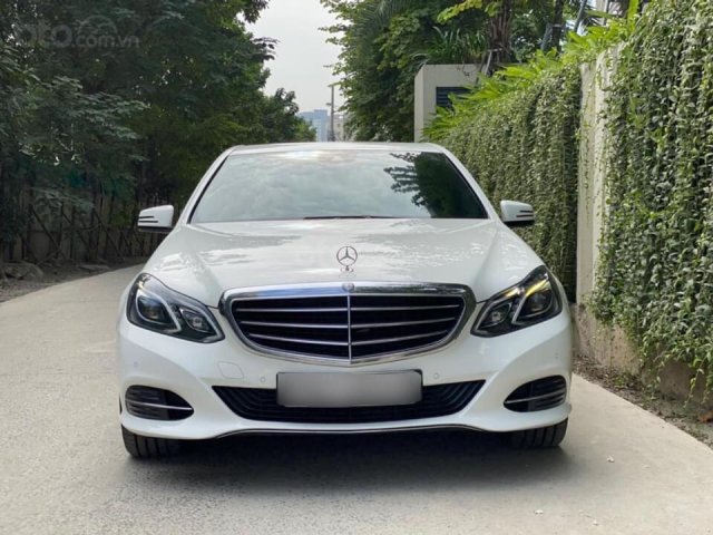 Bán nhanh Mercedes E200 2013, tư nhân 1 chủ, trắng nội thất nâu0