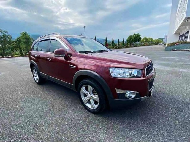 Cần bán gấp Chevrolet Captiva sản xuất năm 2012, màu đỏ, số tự động0