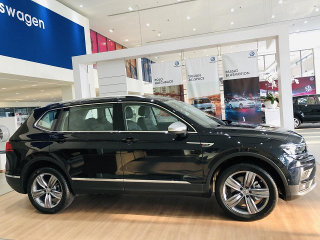 Xe Tiguan Luxury màu đen nhập khẩu 100% - khuyến mãi 120 triệu và nhiều quà tặng phụ kiện chính hãng - đủ màu giao ngay