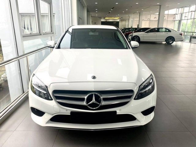 Hỗ trợ mua xe giá thấp với chiếc Mercedes-Benz C180 đời 2020, giao nhanh toàn quốc