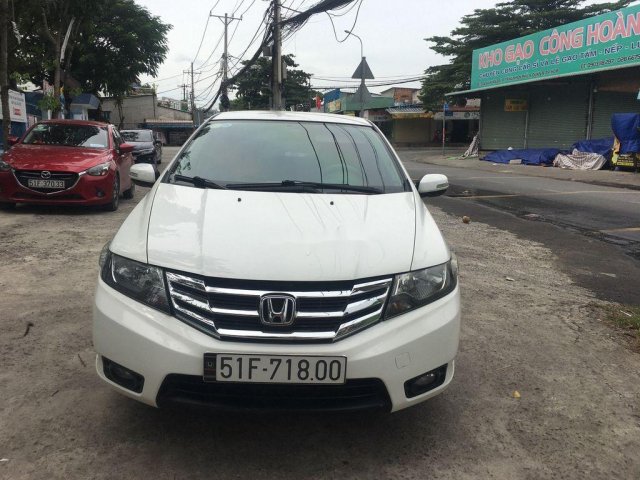 Bán Honda City năm sản xuất 2013, màu trắng, số tự động, 350tr