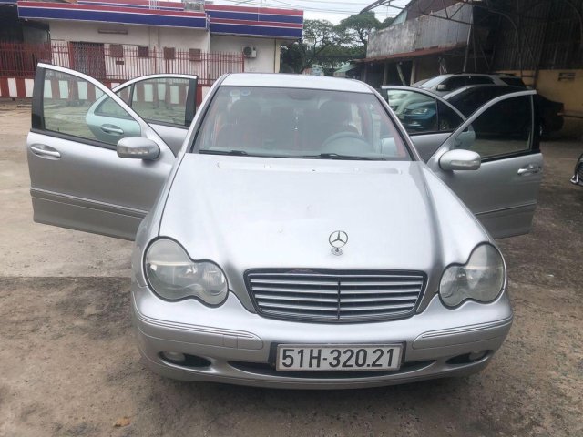 Cần bán xe Mercedes C200 đời 2001, màu bạc, nhập khẩu nguyên chiếc0