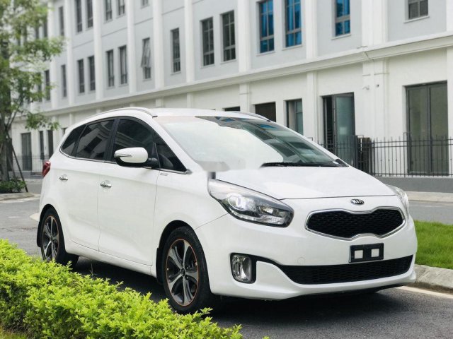 Bán xe Kia Rondo đời 2017, màu trắng