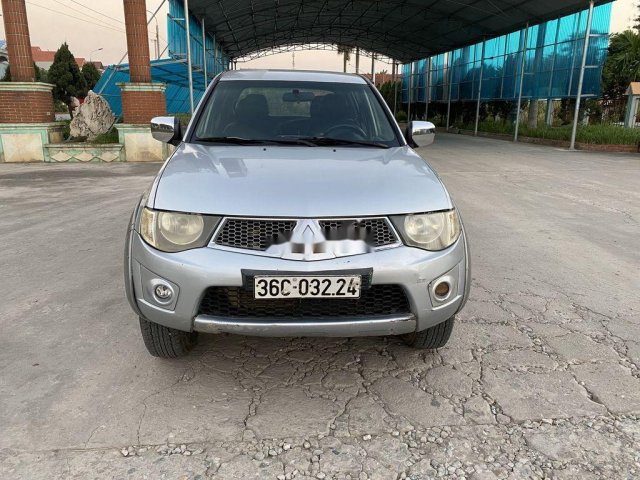 Xe Mitsubishi Triton đời 2011, màu bạc, nhập khẩu số sàn, 275tr