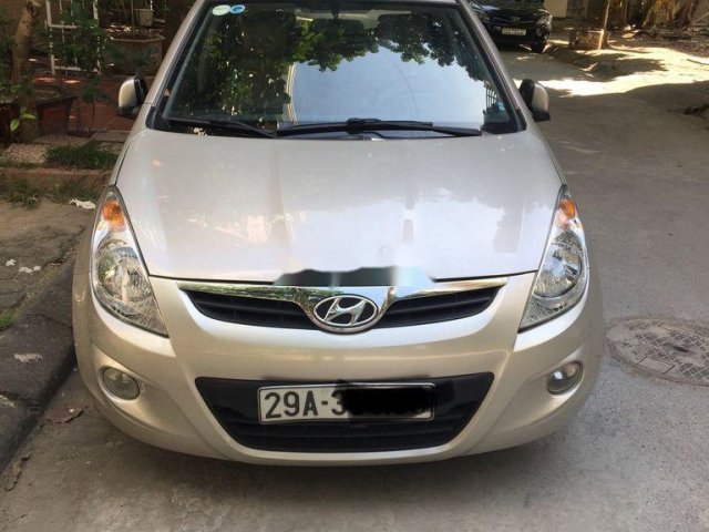 Bán xe Hyundai i20 sản xuất năm 2011, màu bạc, xe nhập xe gia đình0