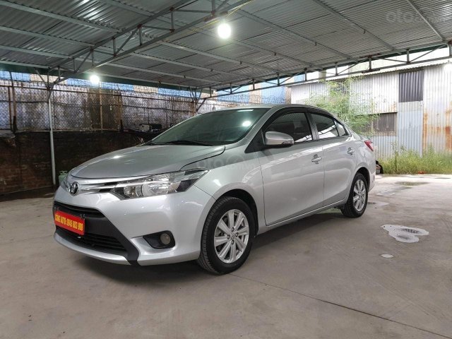 Bán xe Toyota Vios 2016 E, màu bạc0