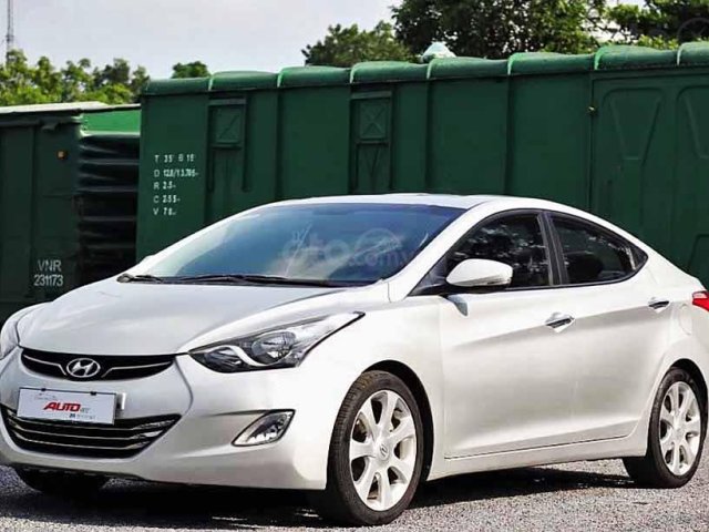 Cần bán gấp Hyundai Avante năm 2011, màu bạc, nhập khẩu nguyên chiếc còn mới giá cạnh tranh0