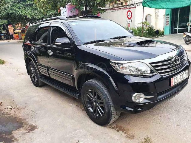 Bán Toyota Fortuner năm 2016, màu đen còn mới, giá chỉ 740 triệu0