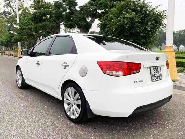 Xe Kia Forte năm sản xuất 2013, màu trắng còn mới, giá chỉ 338 triệu0