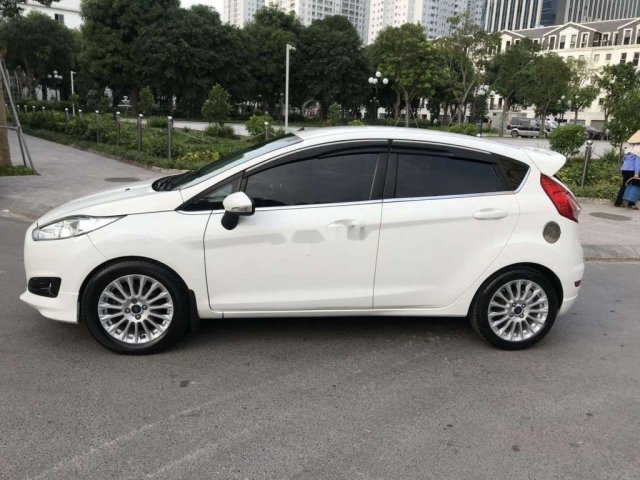 Bán Ford Fiesta sản xuất năm 2016, màu trắng còn mới