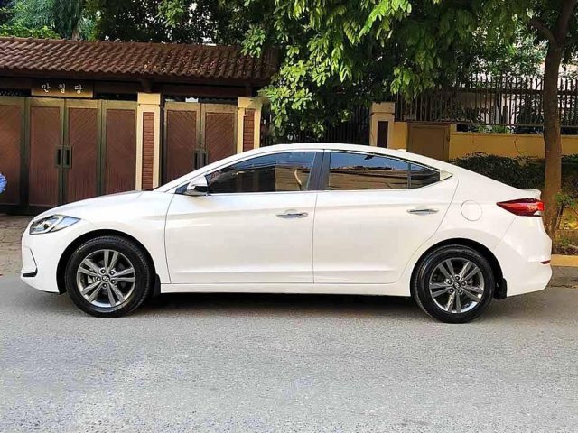 Bán xe Hyundai Elantra sản xuất năm 2016, màu trắng0