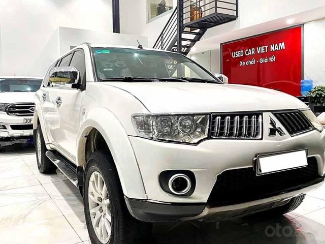 Cần bán lại Mitsubishi Pajero Sport sản xuất năm 2013, màu trắng0