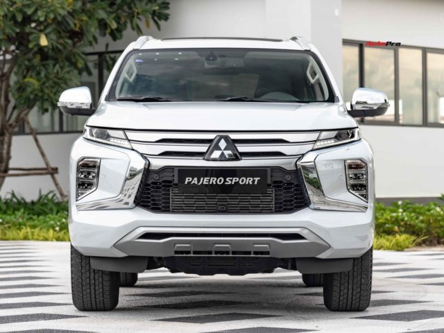 Khuyến mãi giảm giá sâu với chiếc Mitsubishi Pajero Sport 2.4MT đời 2020, giao nhanh