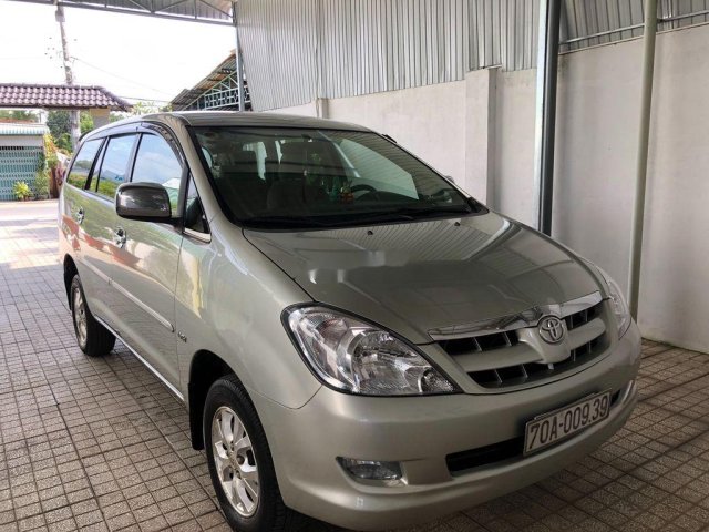 Cần bán lại xe Toyota Innova năm sản xuất 2006 còn mới, giá tốt0