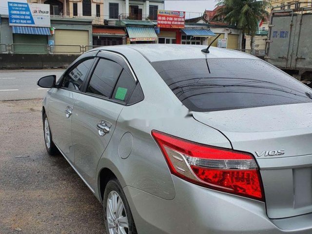 Cần bán lại xe Toyota Vios đời 2017, màu bạc còn mới