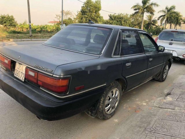 Cần bán xe Toyota Camry đời 1990, màu xám, nhập khẩu còn mới, giá chỉ 39 triệu0