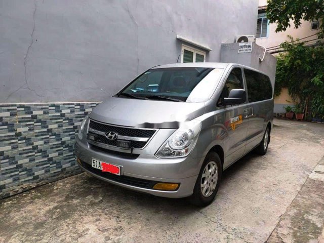 Cần bán xe Hyundai Grand Starex đời 2012, màu bạc, nhập khẩu 