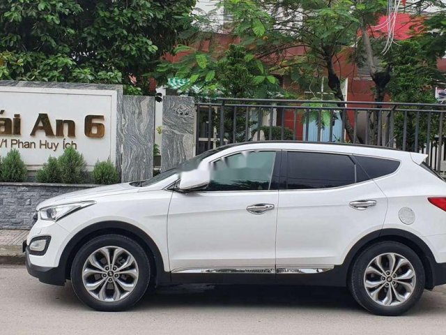 Cần bán Hyundai Santa Fe năm sản xuất 2014 còn mới giá cạnh tranh0