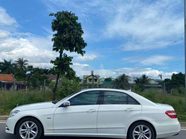 Bán xe Mercedes E250 năm 2010, màu trắng, nhập khẩu nguyên chiếc