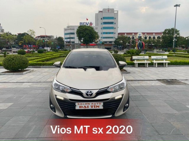 Bán xe Toyota Vios sản xuất 2020, màu vàng cát0