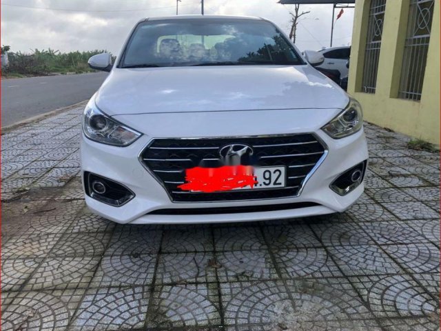 Bán Hyundai Accent đời 2018, màu trắng chính chủ