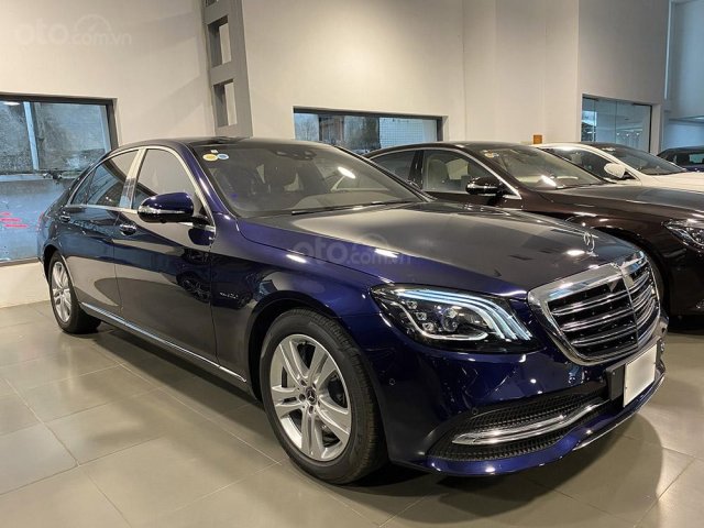 Bán xe Mercedes S450L màu xanh, nội thất nâu, đăng ký 2020, chạy 999 km, mới 99%, giá cực hợp lý0