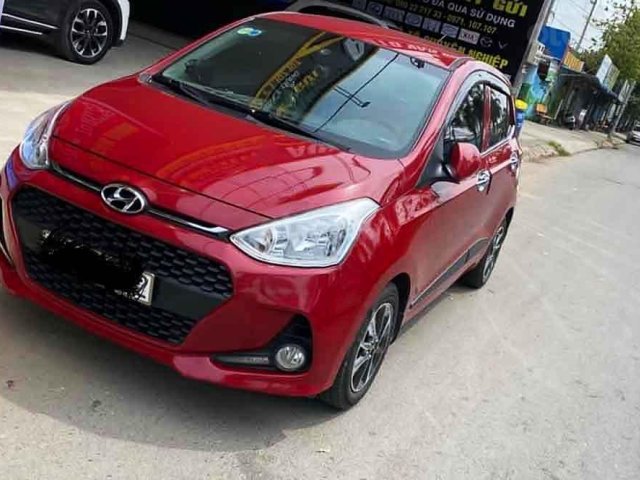 Bán Hyundai Grand i10 1.2 AT đời 2018, màu đỏ chính chủ