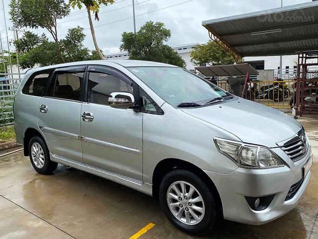 Cần bán xe Toyota Innova đời 2013, màu bạc, giá chỉ 350 triệu0