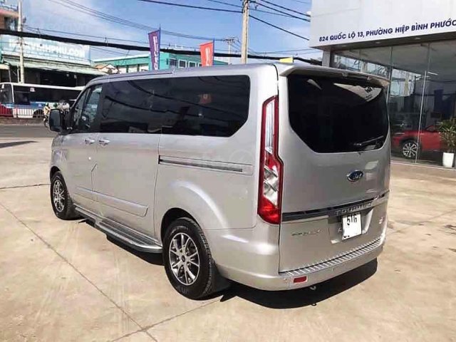 Cần bán Ford Tourneo Titanium 2.0 AT sản xuất năm 2019, màu bạc, giá 968tr0