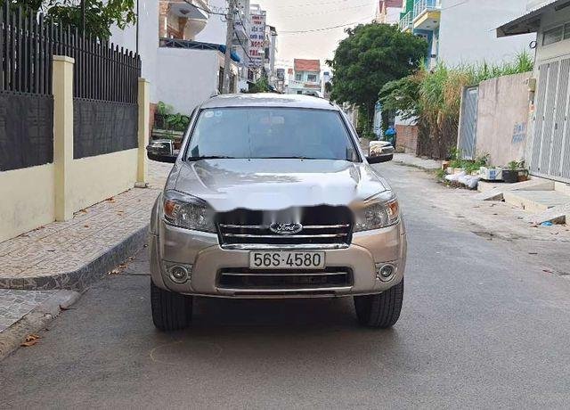 Bán Ford Everest sản xuất năm 2010, màu bạc, xe nhập, 395tr