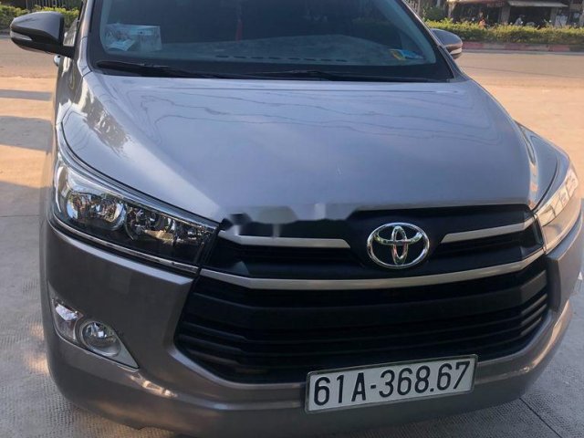 Gia đình bán xe Toyota Innova đời 2017, màu xám