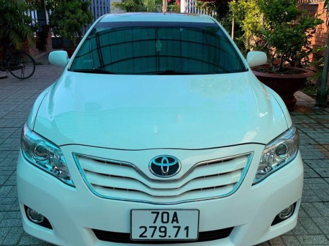 Cần bán lại xe Toyota Camry đời 2010, màu trắng, xe nhập, giá tốt0