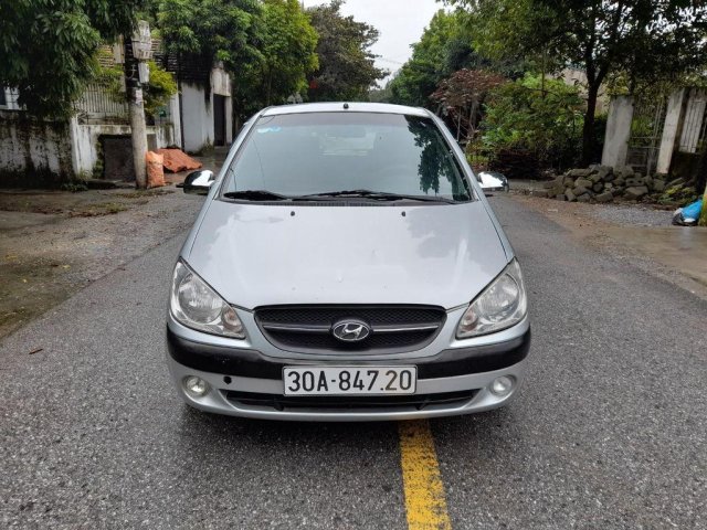 Cần bán xe Hyundai Getz sản xuất 2010, màu bạc còn mới0