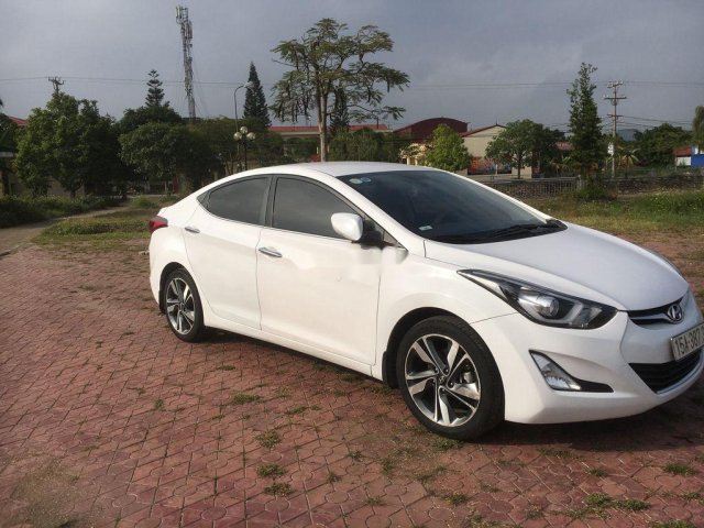 Cần bán xe Hyundai Elantra đời 2014, màu trắng, xe nhập chính chủ0