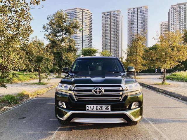 Bán Toyota Land Cruiser đời 2013, màu đen chính chủ