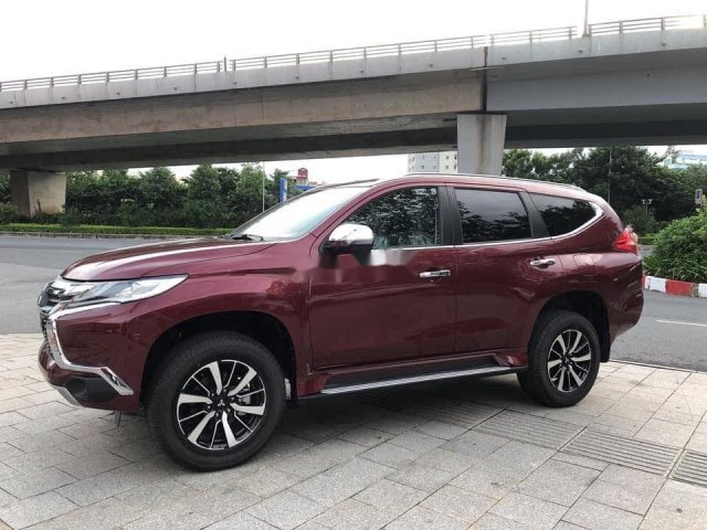 Cần bán Mitsubishi Pajero Sport năm sản xuất 2019, màu đỏ, nhập khẩu 0