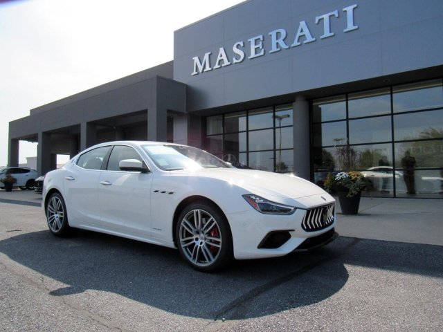 Hỗ trợ mua xe giá thấp với chiếc Maserati Ghibli sản xuất năm 2020, giao nhanh toàn quốc