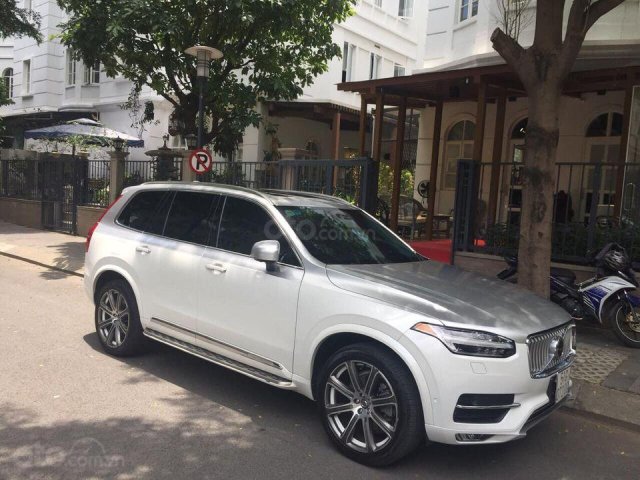 Volvo XC90 màu trắng, nội thất đen model 2019