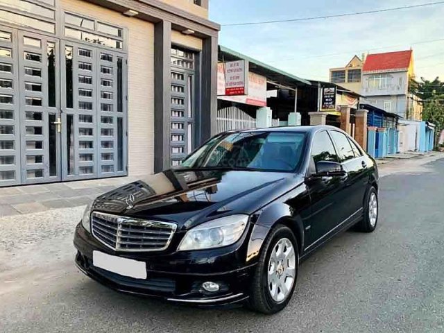 Cần bán xe Mercedes C200 đời 2009, màu đen, 367 triệu0