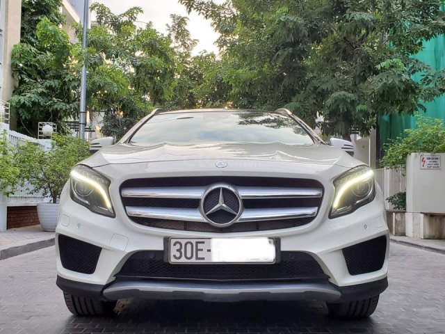 Bán nhanh chiếc Mercedes GLA250 4Matic đời 2016 giá tốt