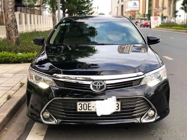 Bán Toyota Camry sản xuất năm 2016, màu đen còn mới0