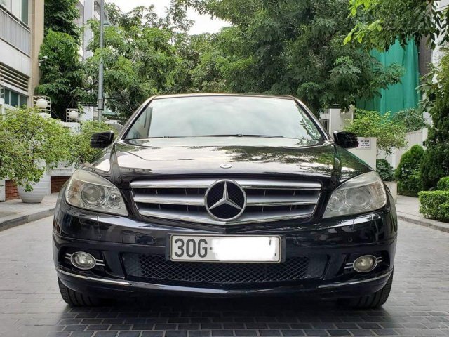 Bán gấp chiếc Mercedes Benz C300 sản xuất và đăng ký 2010 giá thấp