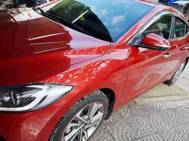 Bán Hyundai Elantra năm sản xuất 2018, màu đỏ còn mới0