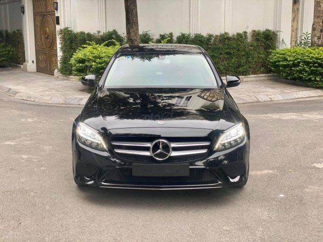 Mercedes C200 đen, nội thất kem, sx 2019, đk 3/2020, còn bảo hành hãng đến 2023 siêu lướt