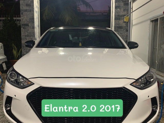 Cần bán xe Hyundai Elantra 2.0 2017, màu trắng còn mới, giá tốt 540 triệu đồng