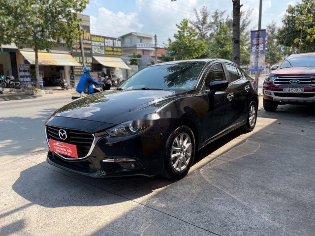 Cần bán lại xe Mazda 3 năm sản xuất 2018, màu đen chính chủ, giá 585tr0