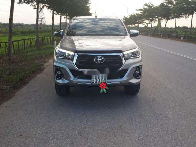 Bán Toyota Hilux 2018, màu bạc, nhập khẩu0