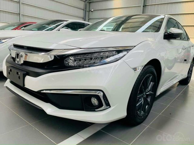 Cần bán xe Honda Civic 1.8E đời 2020, màu trắng0