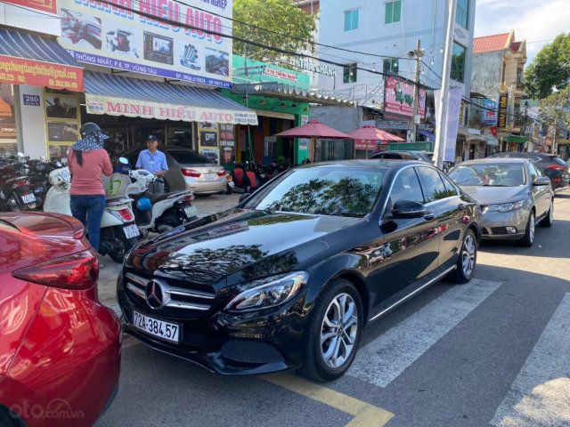 Bán Mercedes C200 đời 2018, màu đen