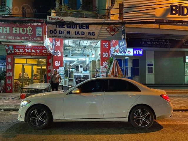 Cần bán xe Mercedes C180 sx 2020, màu trắng